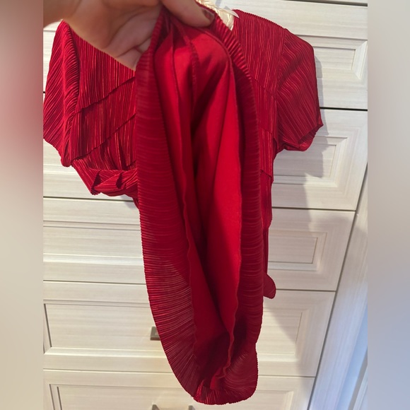 Red Textured layered Short-Sleeved Top 🎁🎇✨ - Picture 12 of 12